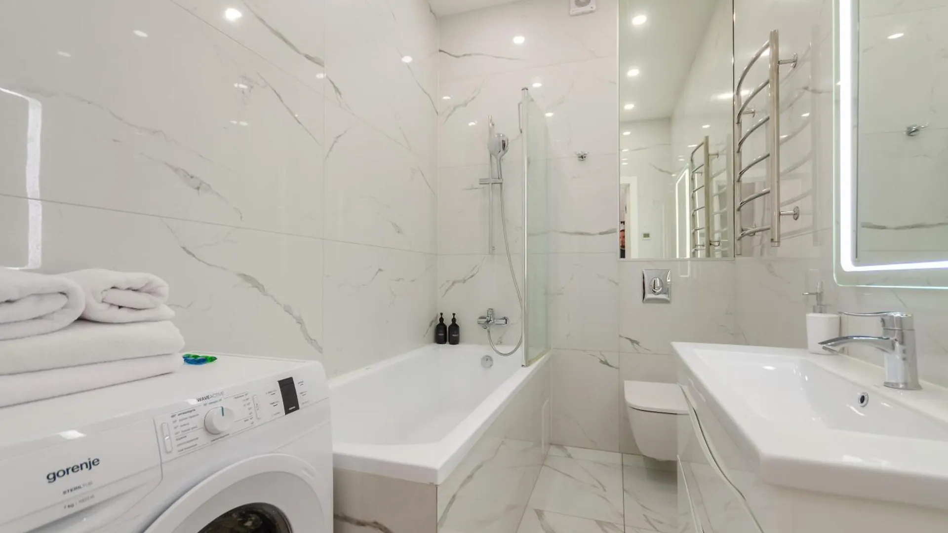 Petrovdom Apartments 21-284 In Rc Central Park ,7 John Mccain Street Kiev