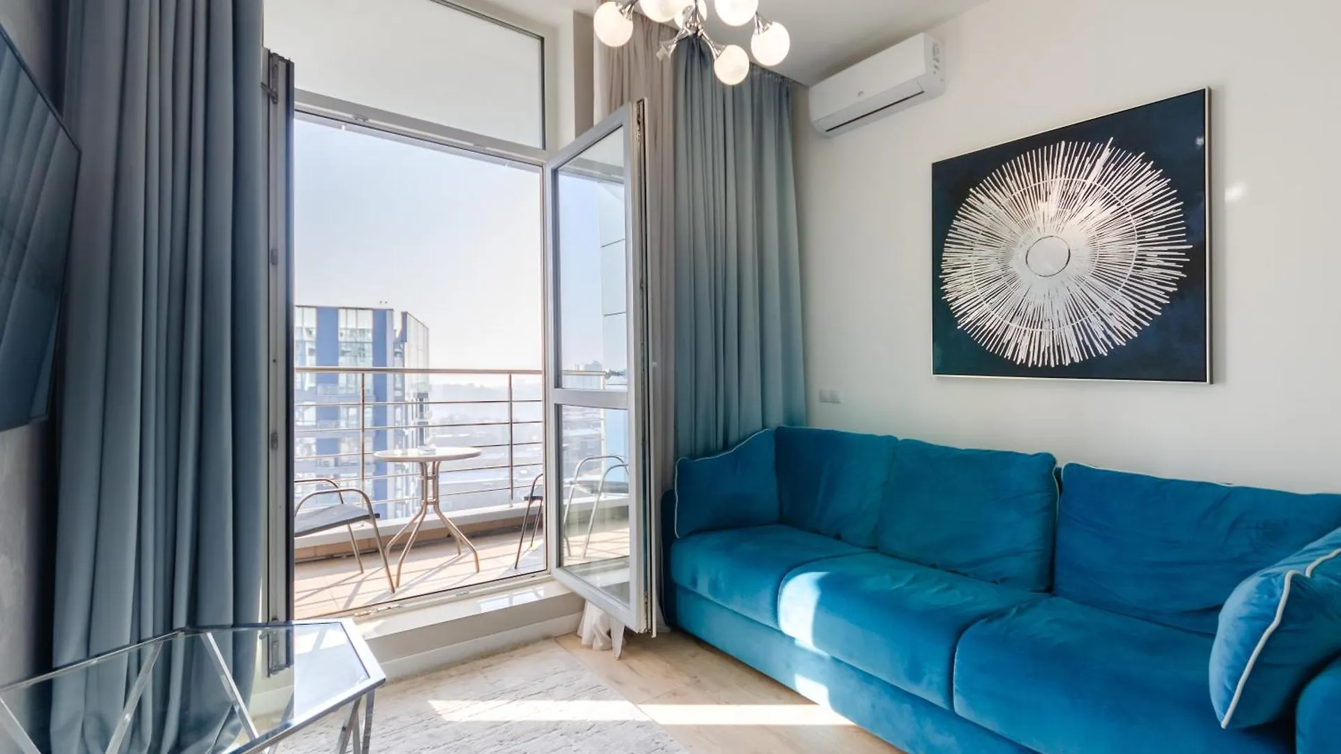 Petrovdom Apartments 21-284 In Rc Central Park ,7 John Mccain Street Kiev