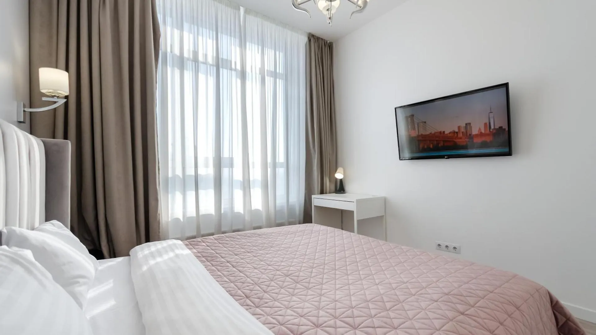 Petrovdom Apartments 21-284 In Rc Central Park ,7 John Mccain Street Kiev