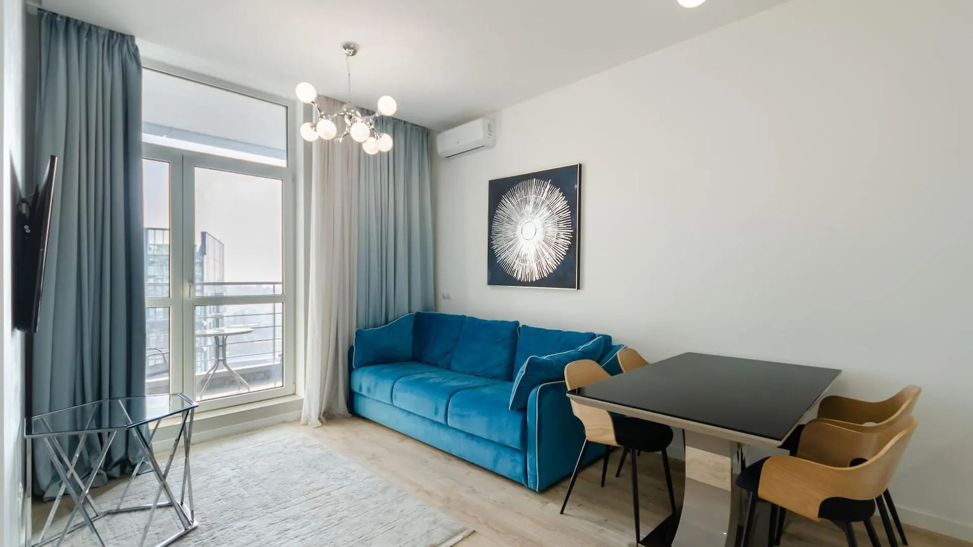 Petrovdom Apartments 21-284 In Rc Central Park ,7 John Mccain Street Kiev
