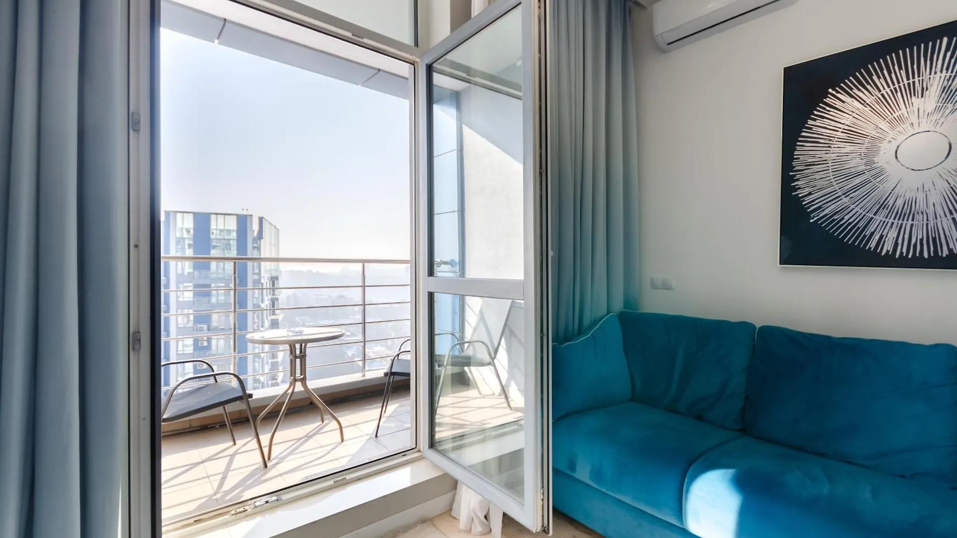 Petrovdom Apartments 21-284 In Rc Central Park ,7 John Mccain Street Kiev