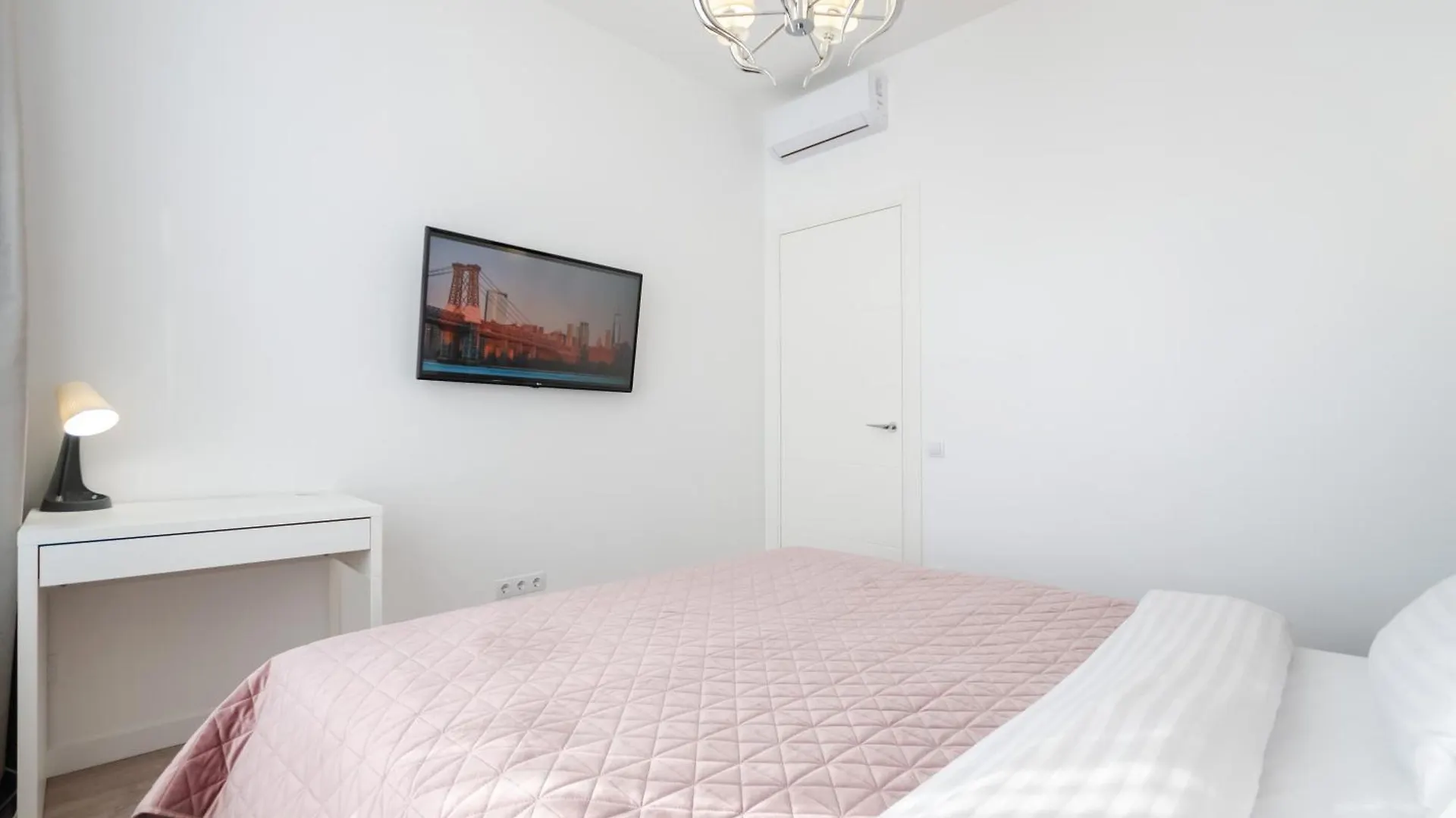 Petrovdom Apartments 21-284 In Rc Central Park ,7 John Mccain Street Kiev 0*,  Ucraina