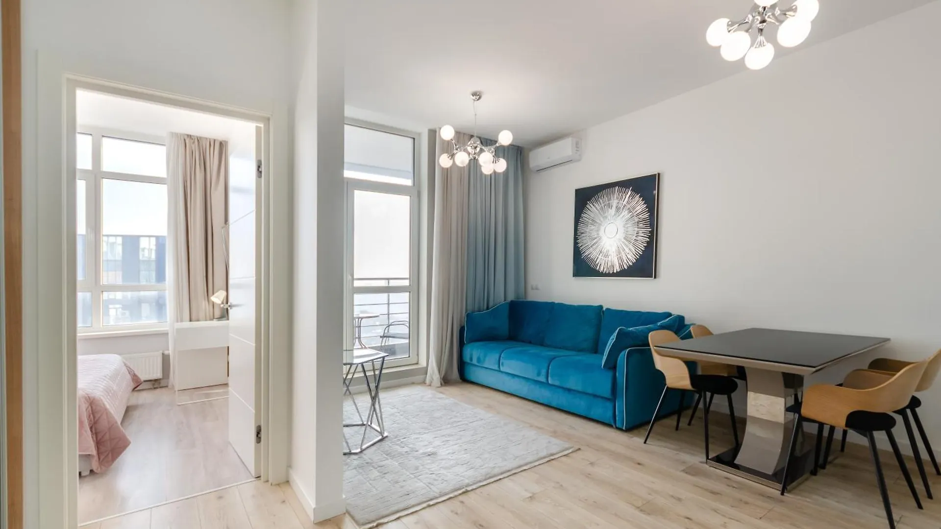 Petrovdom Apartments 21-284 In Rc Central Park ,7 John Mccain Street Kiev Ucraina