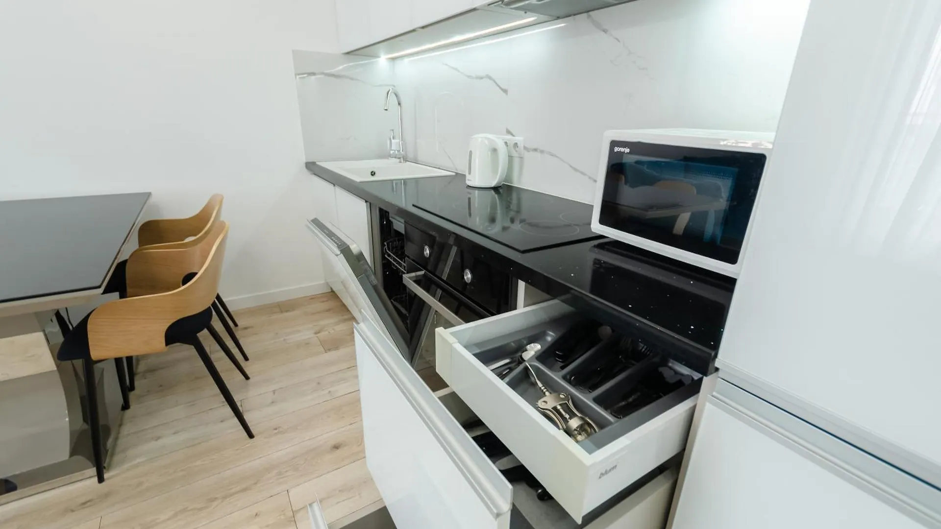 Petrovdom Apartments 21-284 In Rc Central Park ,7 John Mccain Street Kiev