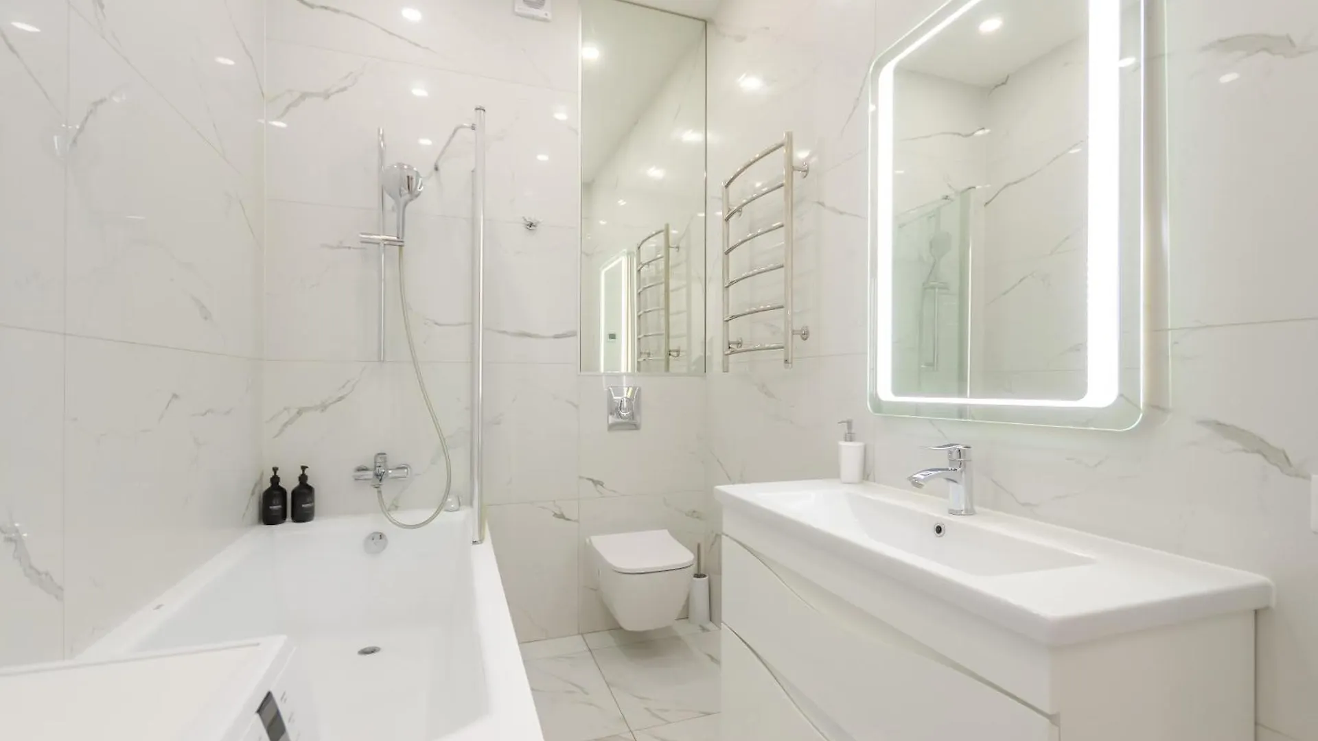 Petrovdom Apartments 21-284 In Rc Central Park ,7 John Mccain Street Kiev
